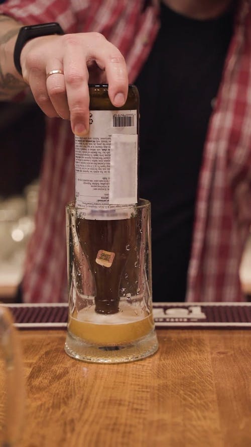 有关倾注, 啤酒, 啤酒泡沫的免费素材视频