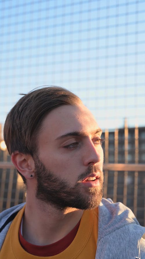 有关人, 垂直视频, 模糊的背景的免费素材视频