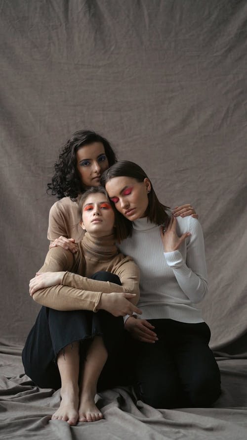 有关全景, 化妆, 双臂交叉的免费素材视频