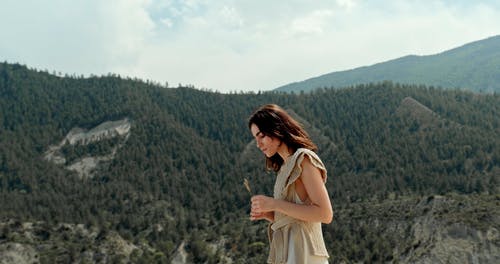 有关女人, 山丘, 成人的免费素材视频