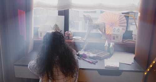 有关光, 在家, 坐的免费素材视频