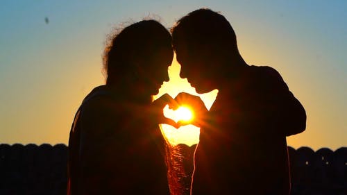 有关一对, 剪影, 太阳光线的免费素材视频