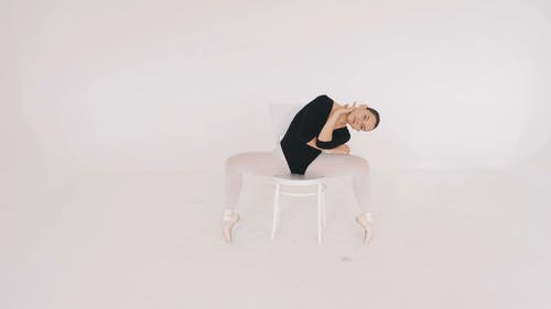 有关坐, 女性, 广角镜头的免费素材视频
