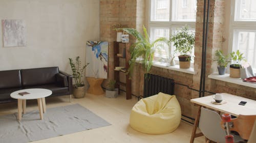 有关（顶部有小羊毛球的）羊毛帽子, 人, 大学生的免费素材视频