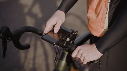 有关单车骑士, 户外, 智慧手机的免费素材视频