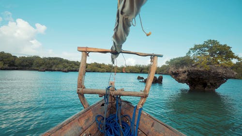 有关交通系统, 岛上的生活, 木船的免费素材视频