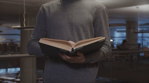 有关人, 内部, 图书馆的免费素材视频