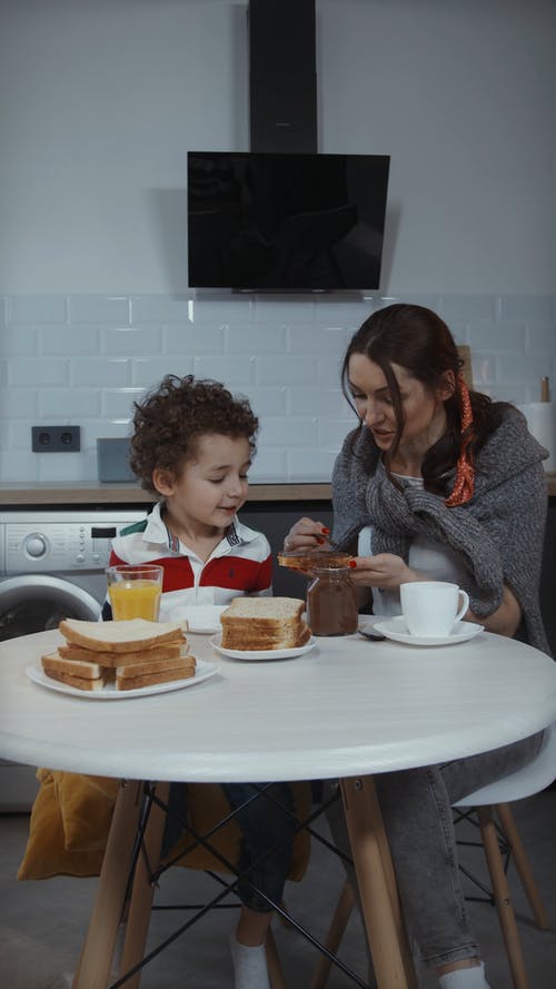 有关一起, 儿童, 厨房内饰的免费素材视频