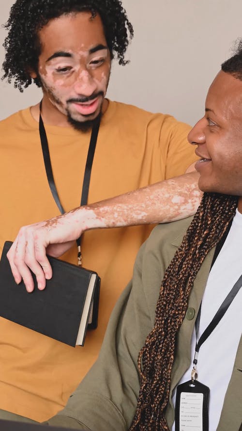 有关雇员, 千禧年, 卷发的免费素材视频