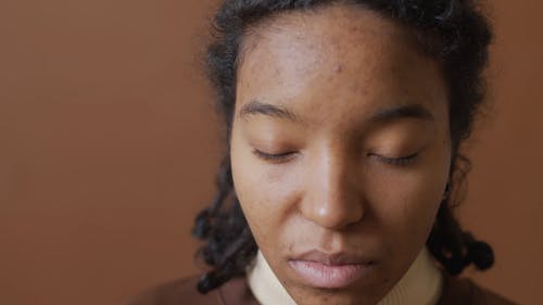 有关女孩, 微笑, 打开的免费素材视频