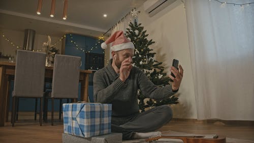 有关3C用品, 人, 地板的免费素材视频