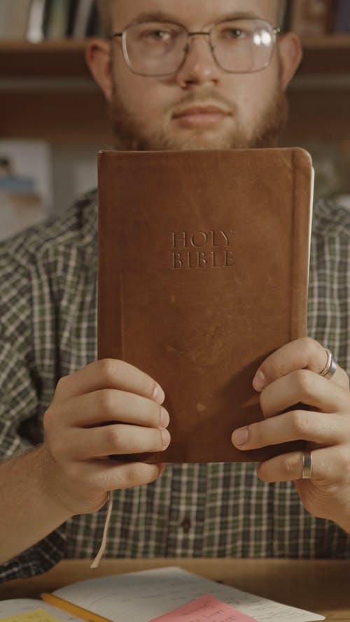 有关人, 信仰, 垂直视频的免费素材视频