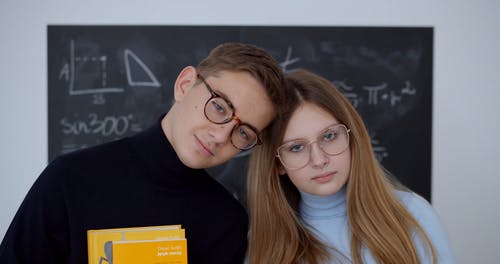 有关一代, 一对, 公告板的免费素材视频