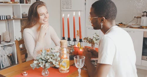 有关人, 女人, 室内的免费素材视频