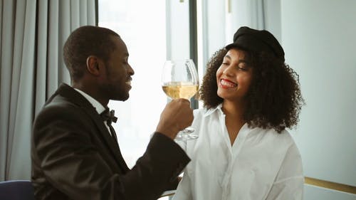 有关一对, 人, 坐的免费素材视频