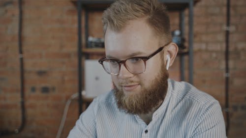 有关airpods, 人, 微笑的免费素材视频