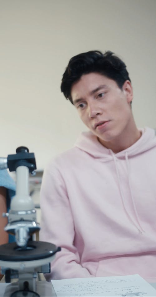 有关乱放电, 垂直视频, 大学的免费素材视频