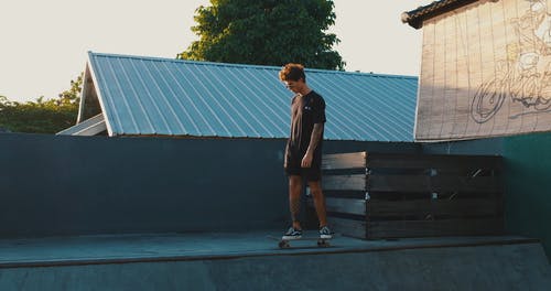 有关人, 屋顶, 户外的免费素材视频