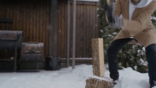 有关（顶部有小羊毛球的）羊毛帽子, 下雪, 下雪的的免费素材视频