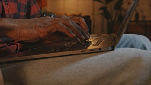 有关在家, 坐, 室内的免费素材视频