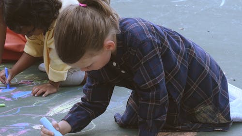 有关创作的, 在地上, 年轻的免费素材视频