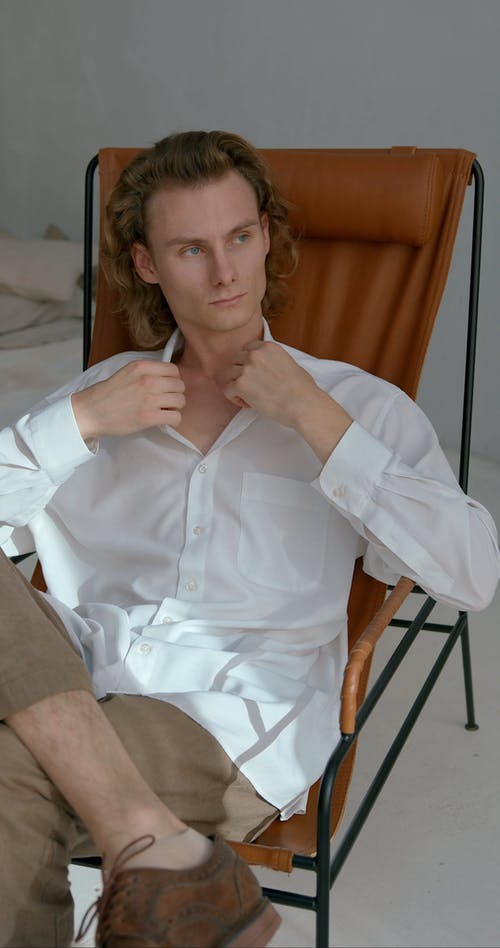 有关人, 休闲, 修理衣服的免费素材视频