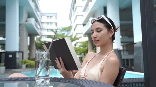 有关乾草, 人, 冷的免费素材视频