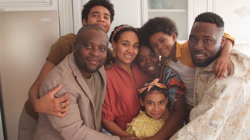 有关一起, 亲戚们, 室内的免费素材视频