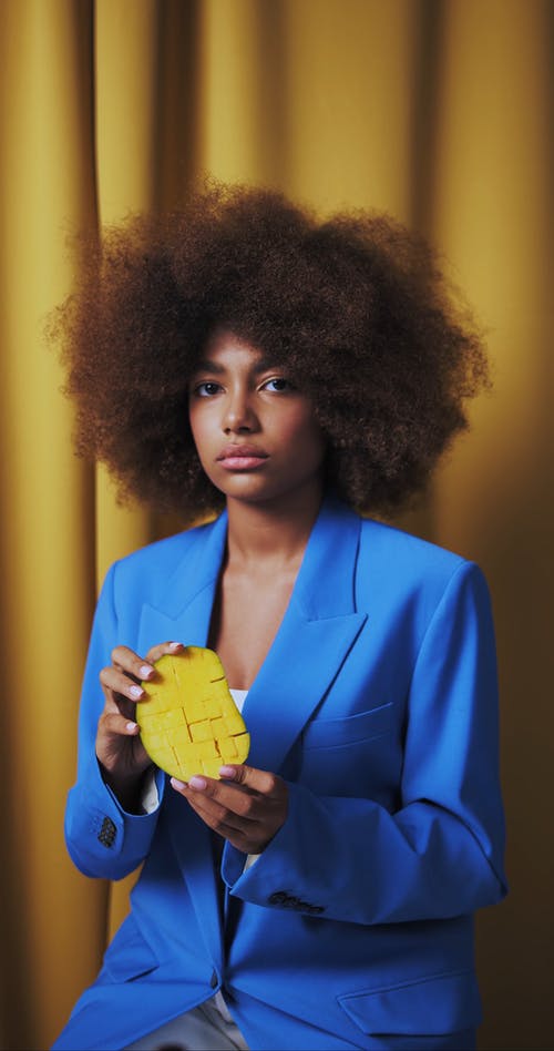 有关可口, 垂直视频, 年轻女子的免费素材视频