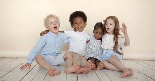 有关儿童, 坐, 多民族的免费素材视频