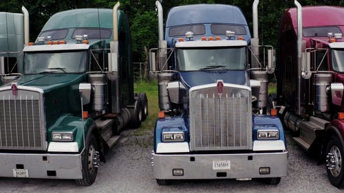 有关停, 停车场, 卡车的免费素材视频