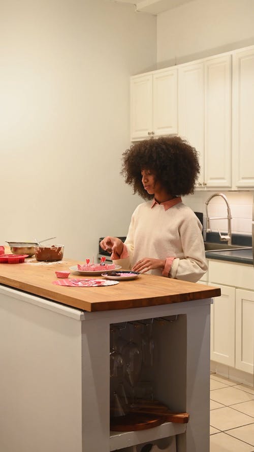 有关厨房的桌子, 垂直视频, 厨房的免费素材视频