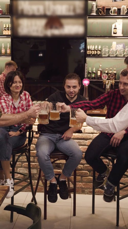有关乾杯, 啤酒, 啤酒杯的免费素材视频