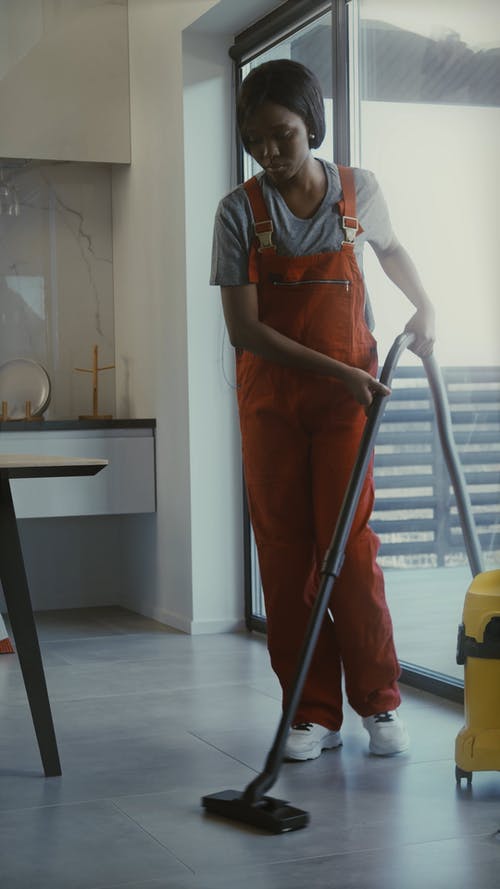 有关制服, 吸尘器, 在家的免费素材视频