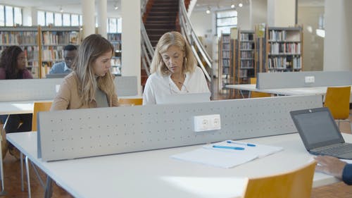 有关互联网, 内部, 图书馆的免费素材视频