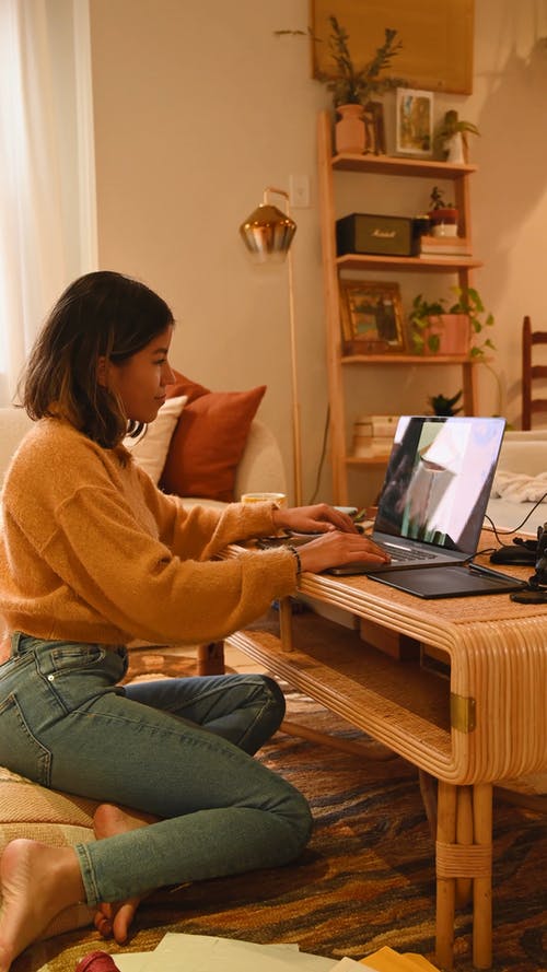 有关侧面图, 坐, 垂直视频的免费素材视频