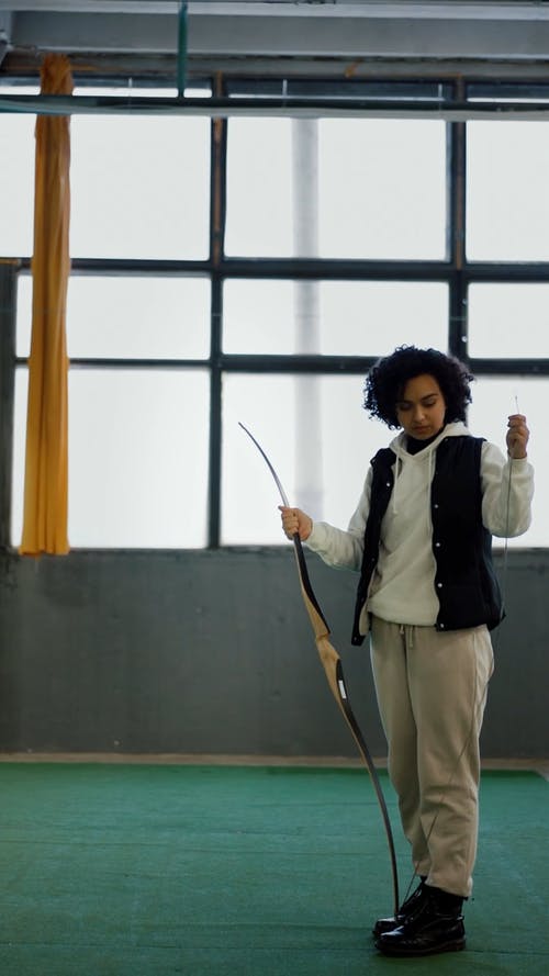 有关严肃, 垂直视频, 女人的免费素材视频