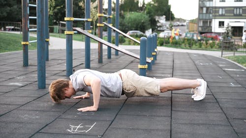 有关人, 休闲, 俯卧撑的免费素材视频
