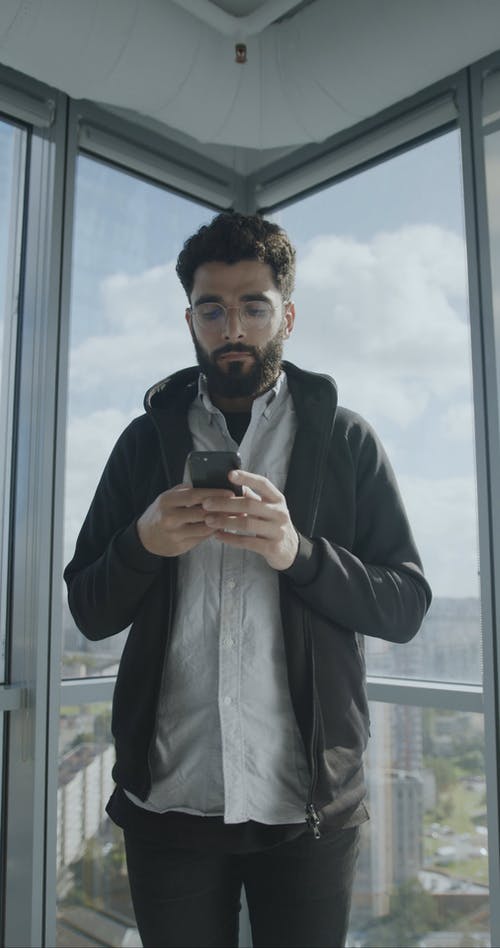 有关休闲装, 低角度视图, 家伙的免费素材视频