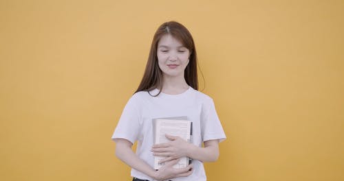 有关图书, 女人, 微笑的免费素材视频