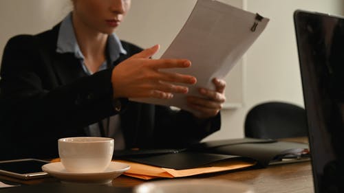 有关上班服, 女人, 室内的免费素材视频