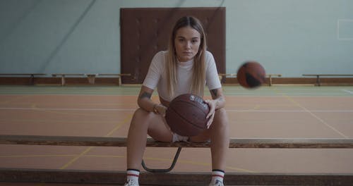 有关刺青的, 坐, 女人的免费素材视频