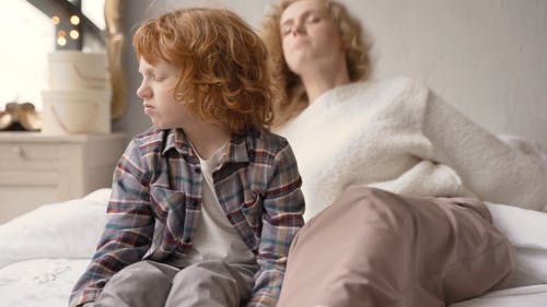 有关＃室内, 休息, 儿子的免费素材视频