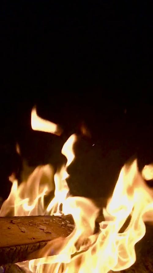 有关壁炉, 晚间, 橙色火焰的免费素材视频