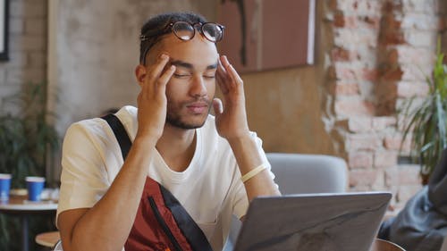 有关3C用品, 人, 咖啡店的免费素材视频