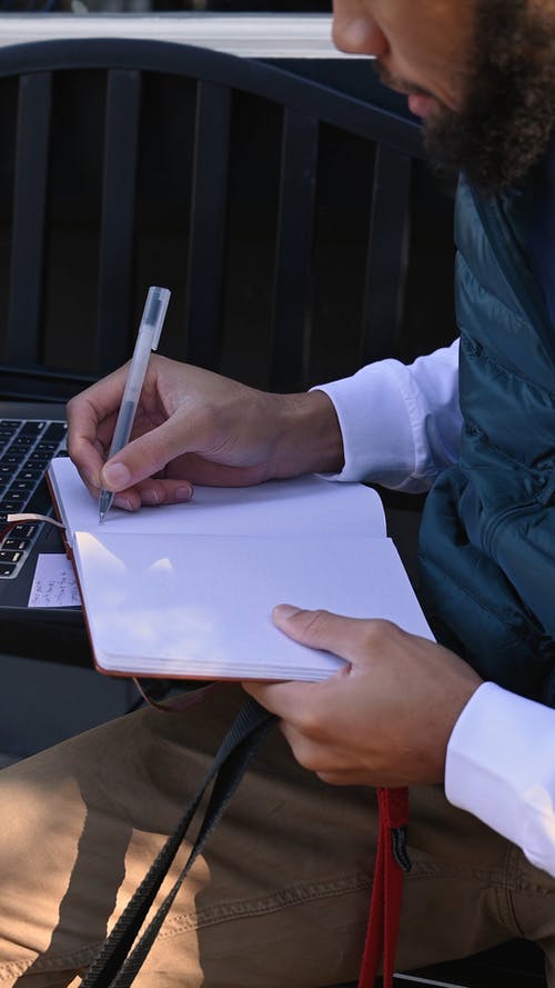 有关人, 垂直视频, 写作的免费素材视频