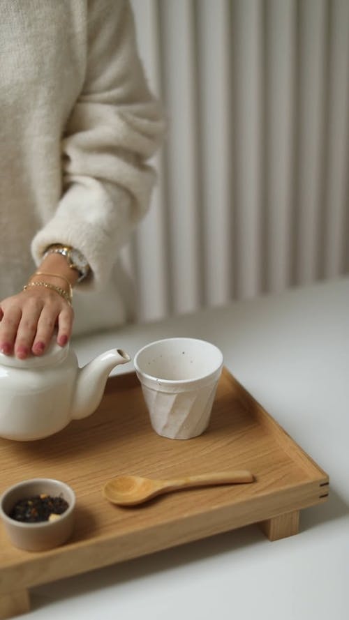 有关倾注, 喝, 垂直视频的免费素材视频