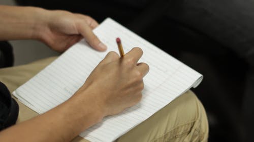 有关写作, 手, 握住的免费素材视频