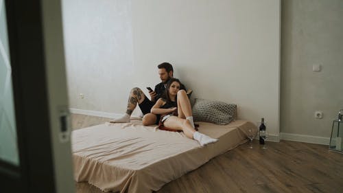 有关人, 刺青的, 坐的免费素材视频