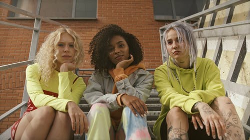 有关坐, 多元文化, 女性的免费素材视频